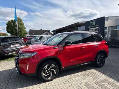 360° Außenansicht Suzuki Vitara      1.4 DITC HYBRID Comfort+ ALLGRIP AUTOMATIK-GETRIEBE! KLIMAAUTOMATIK+NAVIGATION+KAMERA+PDC VORNE / HINTEN +WINTERPAKET+SITZHEIZUNG+TEMPOMAT ACC+TOTE WINKEL+LED  