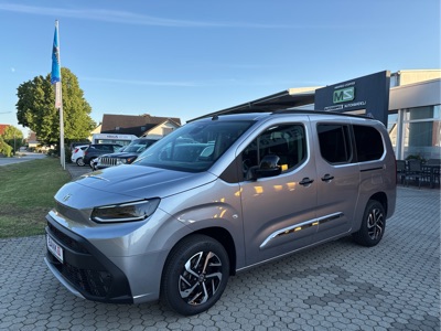 360° Außenansicht Toyota Proace City Verso      L2 Teamplayer 1.2 7-SITZER -TEMPOMAT-RÜCKFAHRKAMERA-KLIMAAUTOMATIK-PDC-SITZHEIZUNG-SPURHALTEASSISTENT-BLUETOOTH-SMART KEY SYSTEM-GESCHWINDIGKEITSBEGRENZER-DAB-ABLAGE PAKET... MODELL 