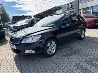 360° Außenansicht Skoda Octavia Combi      1.6 TDI DPF Elegance + Anhängerkupplung abnehmbar Klimaautomatik Tempomat PDC vorne & hinten ALU NSW PLUS-PAKET  